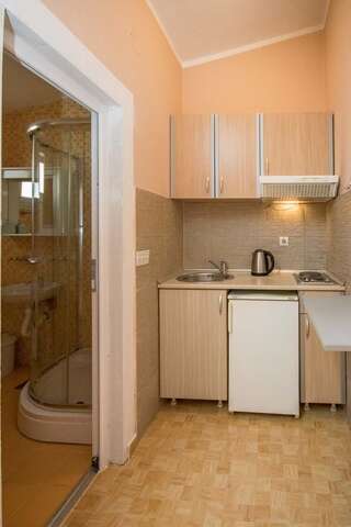 Апартаменты Apartments Filip Бар Номер-студио (для 3 взрослых)-8